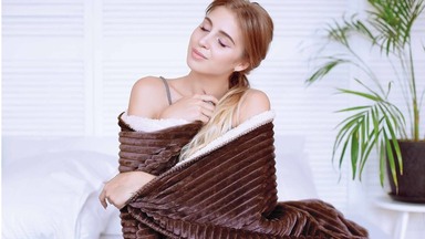 Deky, přehozy a turbany Deky, přehozy a turbany