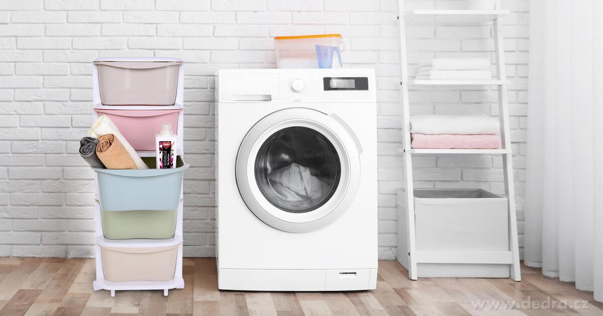 Pětipatrový regál  QUINTO REGAL s různobarevnými boxy