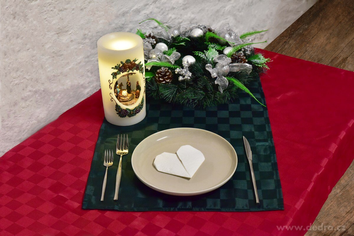 KÁRO UBRUS, 85 x 85 cm