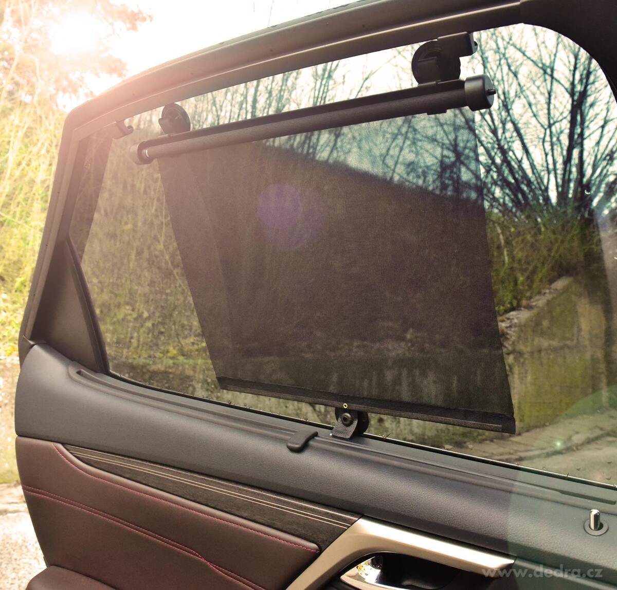 DRIVE | stínící roleta do auta s aretací | univerzální přísavky & suchý zip | 40 × 47 cm