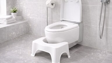 Stoličky, poličky a kadítko