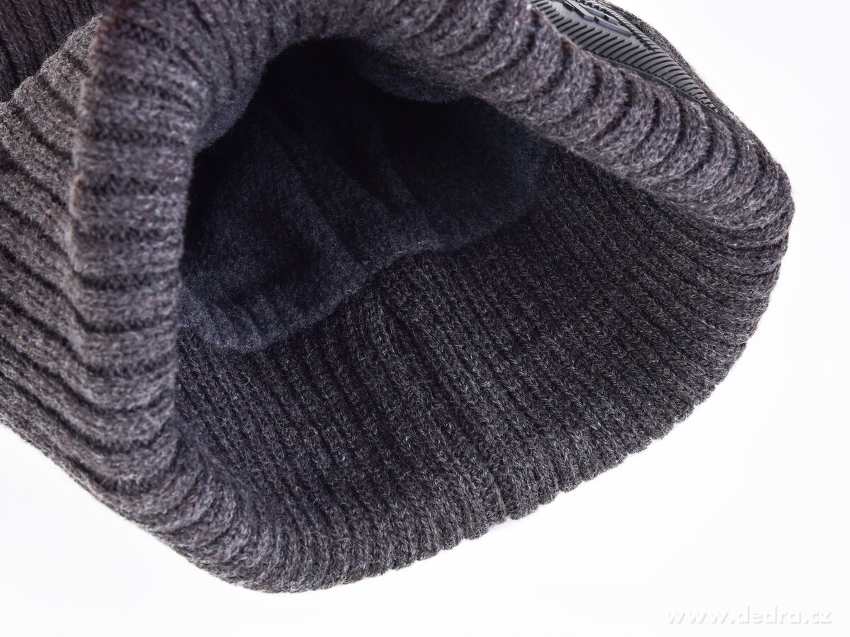 Pletená čepice s teplou měkkou podšívkou a aplikací loga FC