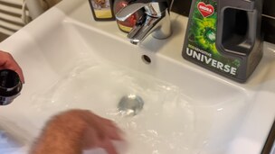 Do připraveného máchacího roztoku přidej prádlo