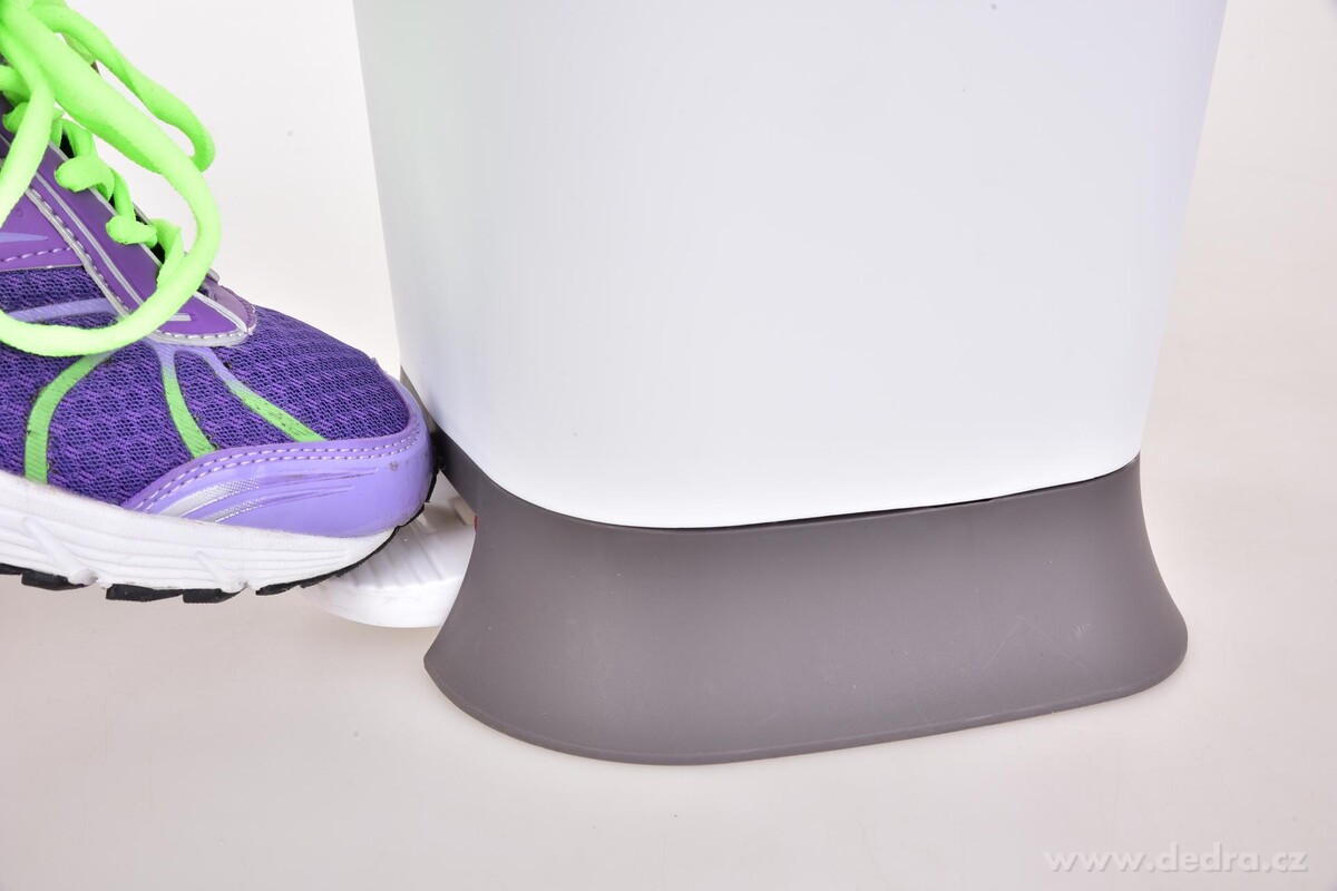 7 l nášlapný odpadkový koš s víkem