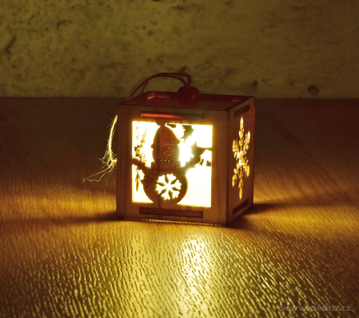 SVÍTÍCÍ SNĚHULÁČEK | dřevěná LED dekorace | 5 × 5 cm