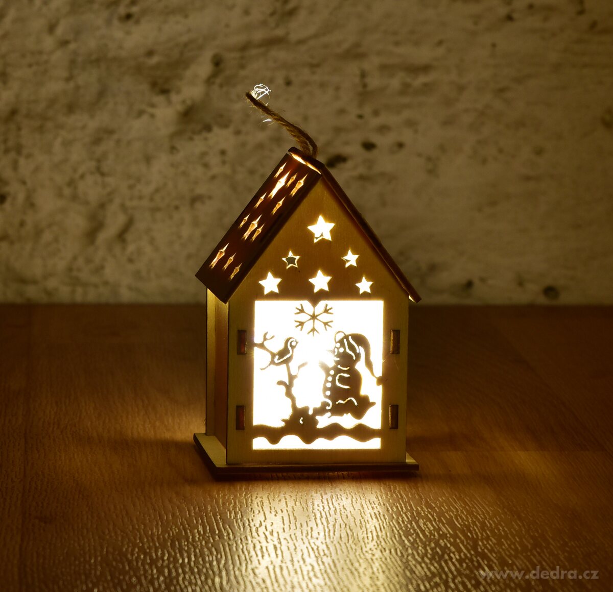 ZIMNÍ POHÁDKA VE SVĚTELNÉM DOMKU | dřevěná LED dekorace | 10 cm