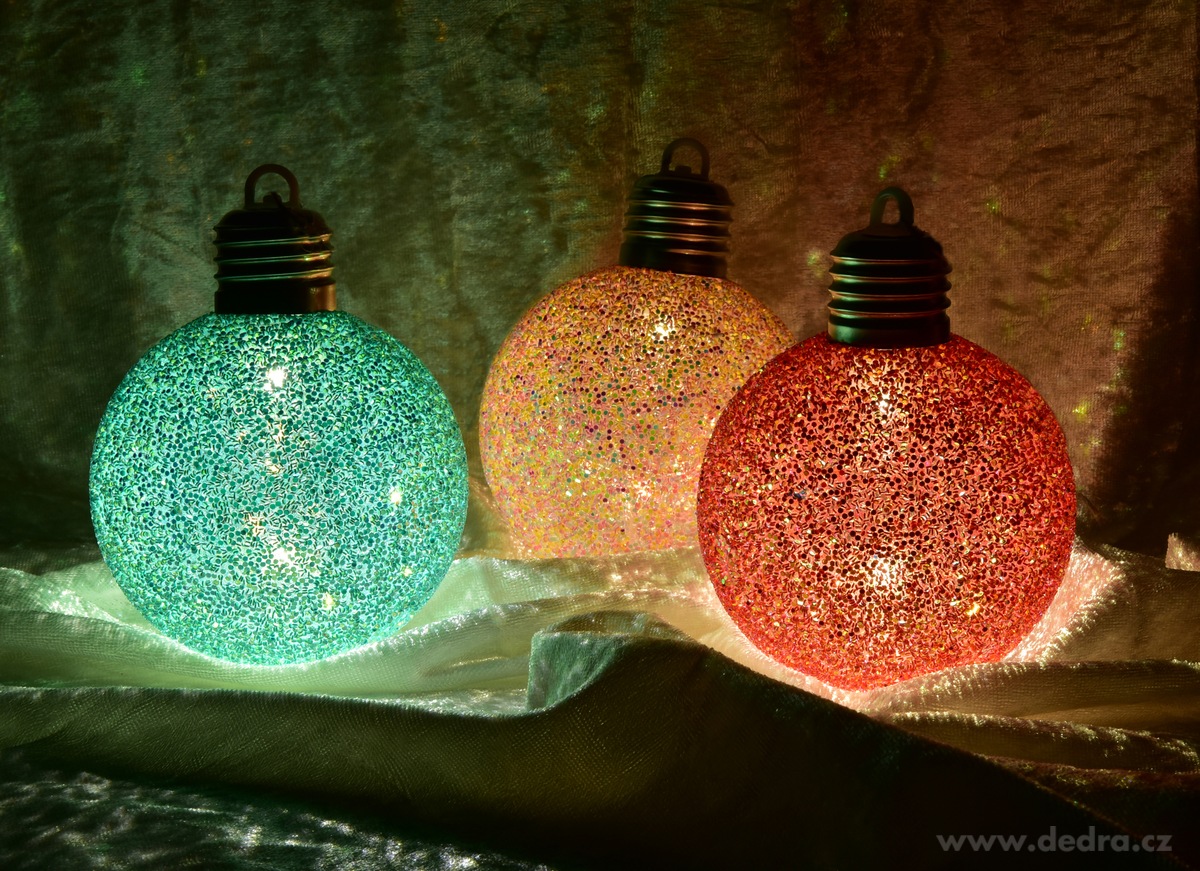 RUBÍNOVÉ SVĚTLO | LED světelná koule s flitry | 8 cm