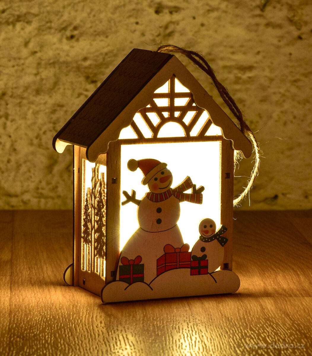 SVÍTÍCÍ SNĚHULÁČCI | dřevěný závěsný domeček s LED světlem | 14 cm