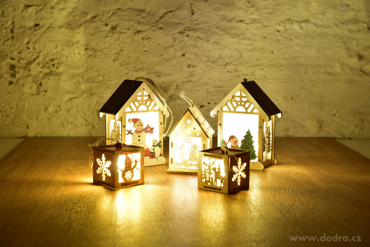 SVÍTÍCÍ SNĚHULÁČCI | dřevěný závěsný domeček s LED světlem | 14 cm