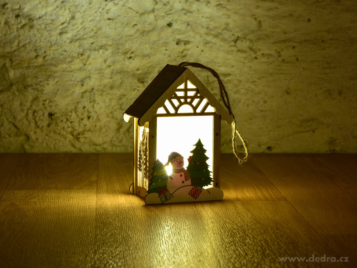 SVÍTÍCÍ ZIMNÍ DOMEK | dřevěná dekorace se sněhulákem a LED světlem | 14 cm