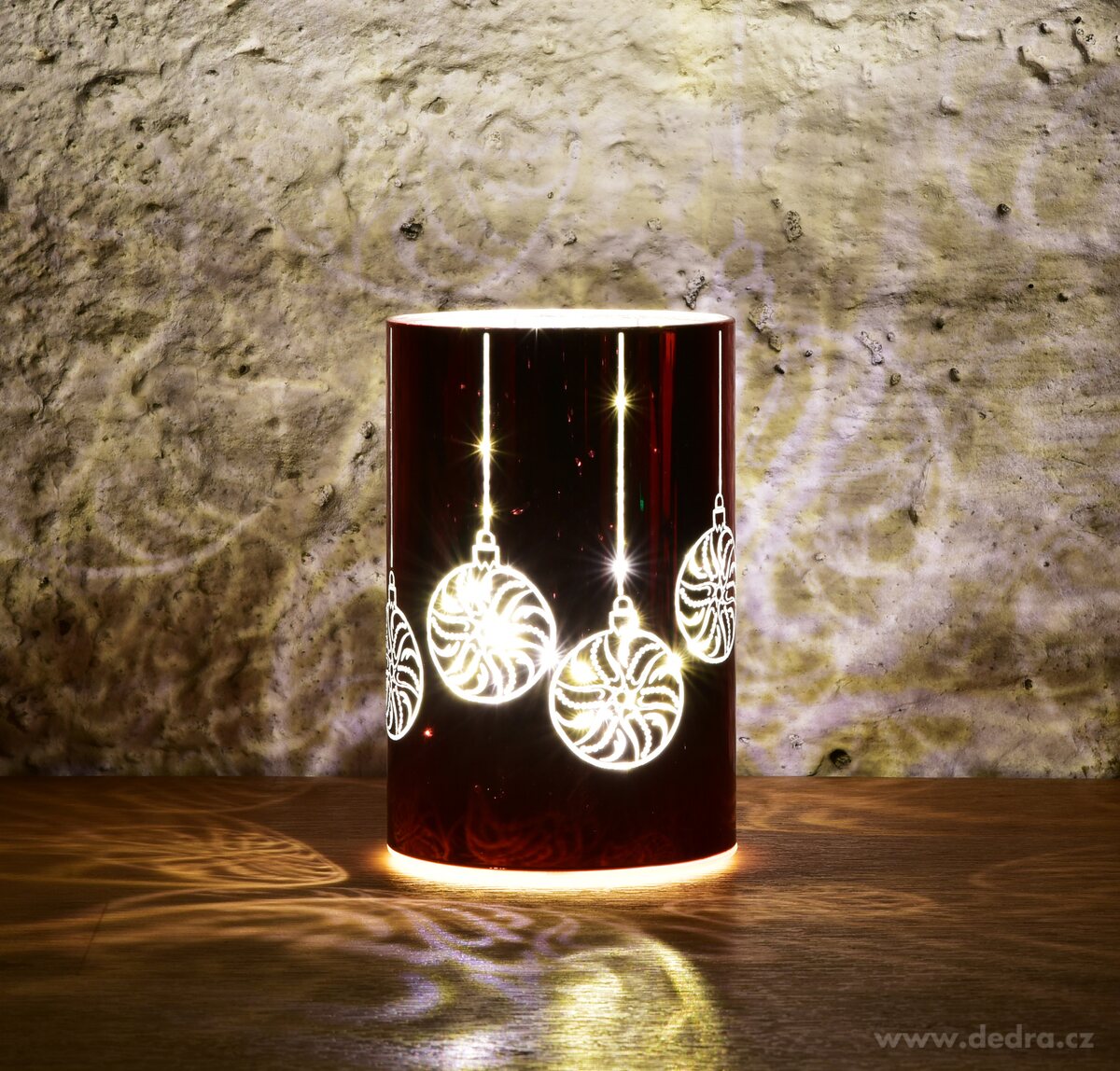 VÁNOČNÍ ZÁŘE | skleněný svícen s LED osvětlením | 15,5 cm | červený