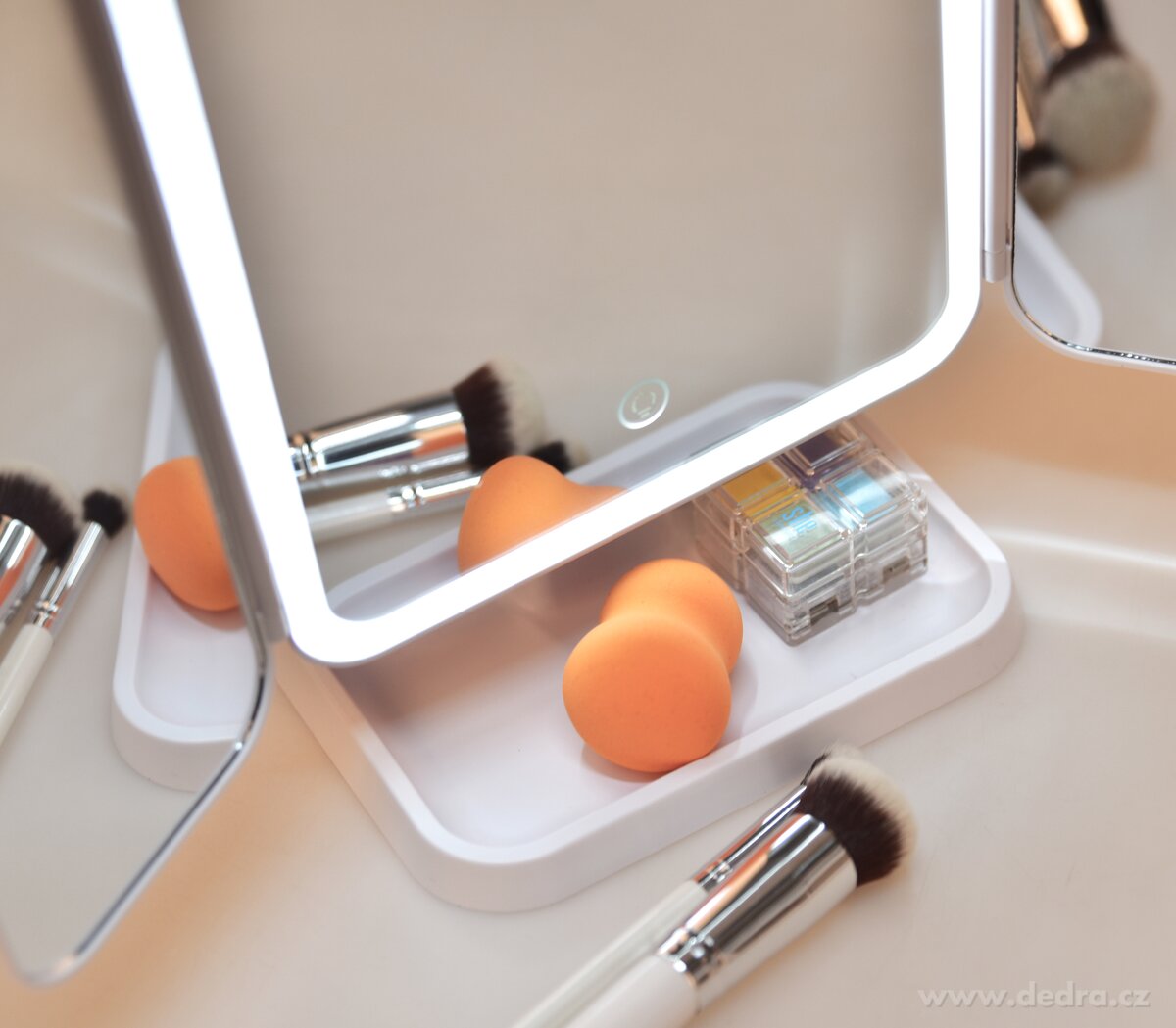 BEAUTY | kouzelné skládací zrcadlo s LED osvětlením | USB dobíjení | zvětšovací zrcátka | na stojanu