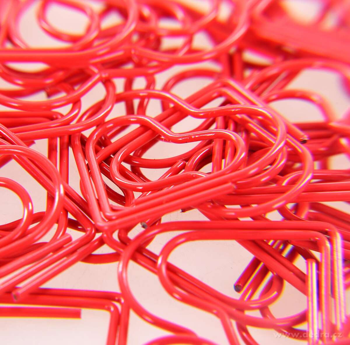 OFFICE | 40 ks kancelářské sponky ve tvaru srdce | červené kovové | dekorativní