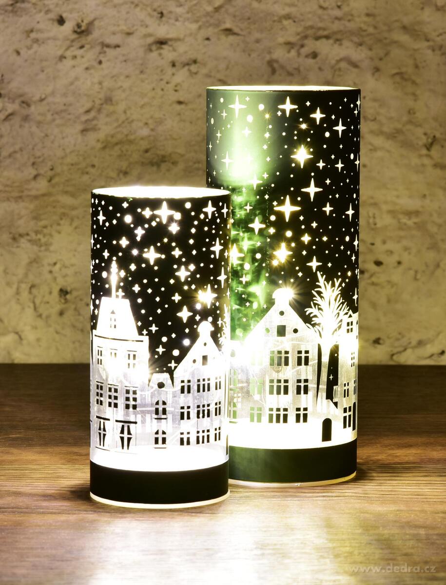 ZIMNÍ MĚSTEČKO | LED skleněný svícen | zelený | 20 cm