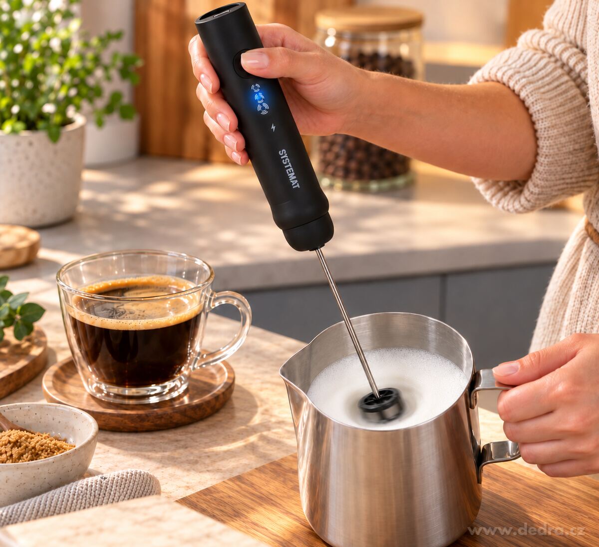 LATTEFINO | dobíjecí NANO napěňovač mléka s mikrosítkem | 3 rychlosti | USB-C