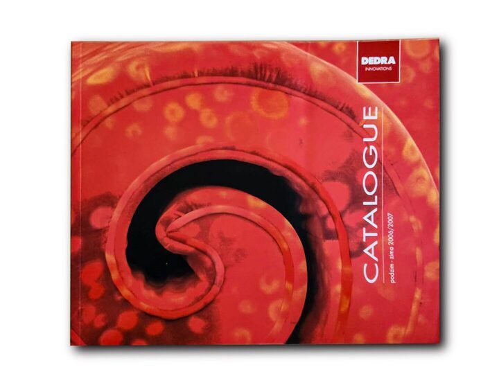 První tištěný katalog DEDRY (2006) - Začátek cesty, která propojila výrobky, lidi a osobní příběhy.